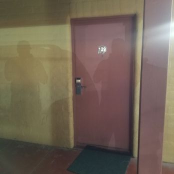 Hacienda Motel - The room with bed bugs - Hotels Near Me - San Jacinto, California Hacienda Motel - The room with bed bugs - Hotels Near Me - San Jacinto, California