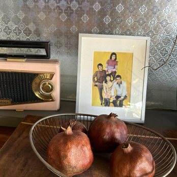 Azizam - Standard "pre-revolution" decor - Persian/Iranian Near Me - Los Angeles, California