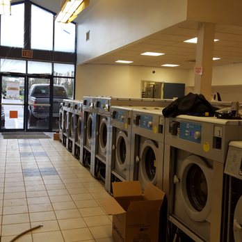 Mohawk Laundry - Machine take all major credit cards/debit cards/ or quarters. Attendants on duty Daily. - Laundromat Near Me - Springfield, Oregon
