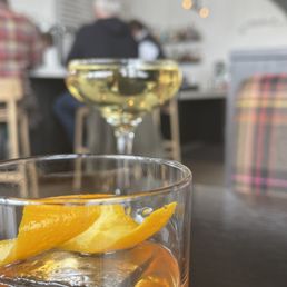Old Fashion pour, maybe a little light but drink was great. Bubbles, to the rim.