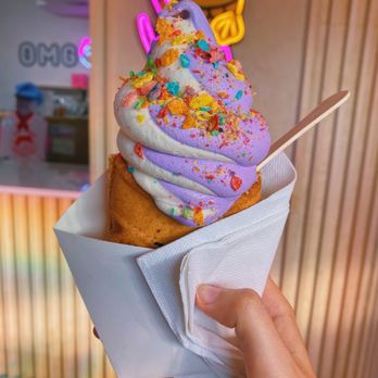 Omg Squee - Soft Serve + Taiyaki - Ube and Cheesecake swirl - Desserts Near Me - Austin, Texas