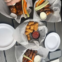 Pints & Pies Neighborhood Pub - Wings and fried Mac n cheese bites