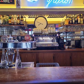 Grillon - Food Near Me - Paris, 75