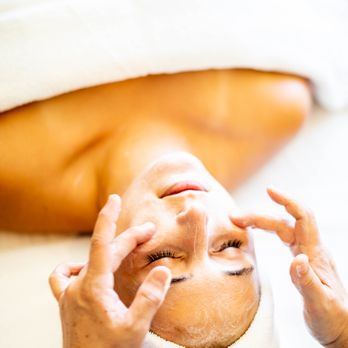 Nā Ho'ōla Spa - Treat your skin to variety of facial treatments - Day Spas Near Me - Honolulu, Hawaii Nā Ho'ōla Spa - Treat your skin to variety of facial treatments - Day Spas Near Me - Honolulu, Hawaii