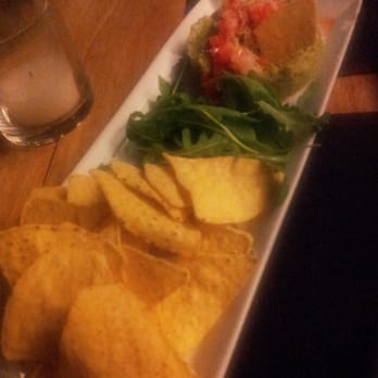Vermuts Rofes - Nachos con guacamole - Catalan Near Me - Reus, T