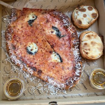 Boludo - Margharita x humita empanada x espinaca empanada x chimi dips - Pizza Near Me - Saint Paul, Minnesota