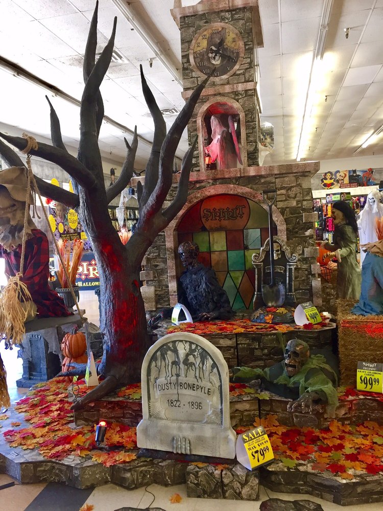 SPIRIT HALLOWEEN - Updated September 2025 - 45 Photos - 5336 Cypress St