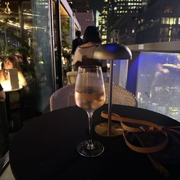 Ambiance and rose. Ambiance and rose.