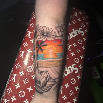 Black Lantern Tattoo Gallery - Tattoo Near Me - Auburn, Maine