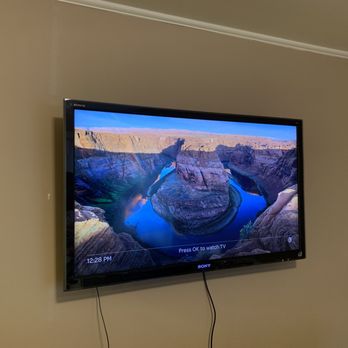 Bay Area Wall Mounts - Bedroom TV - Home Theatre Installation Near Me