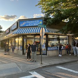 Ralph's Italian Ices & Ice Cream - Storefront