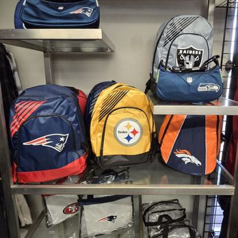 UIC Outlet - NFL backpacks, duffel bags and purses - Men's Clothing Near Me - Waipahu, Hawaii UIC Outlet - NFL backpacks, duffel bags and purses - Men's Clothing Near Me - Waipahu, Hawaii