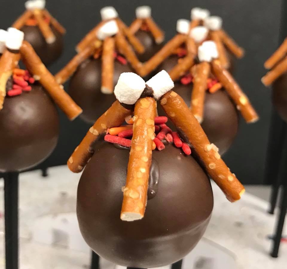 Delectable Custom Sweets and Treats Logo
