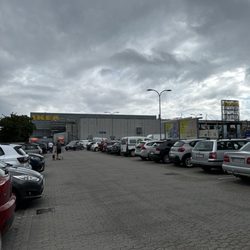IKEA Gentofte - Parking behind Jysk/MaxiZoo