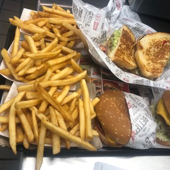 Habit Burger & Grill - Salad Near Me - Universal City, California