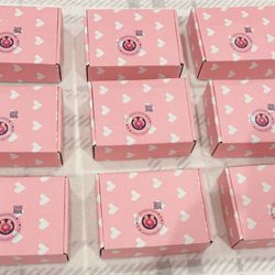 Hands with Heart Massage - Indulge yourself or surprise your loved ones with this Delightful, Curated Self Care Gift Box.