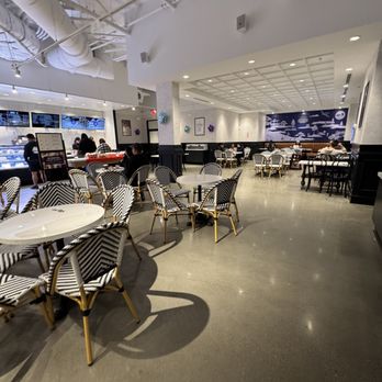Paris Baguette - Bakeries Near Me - Hayward, California