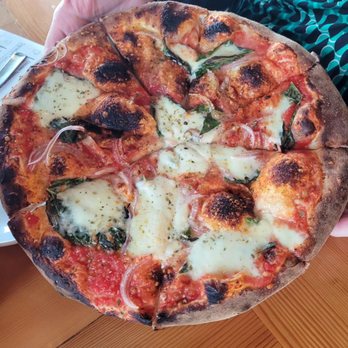 Hairy Cow Brewing Company - Tomato, onion, and arugula pizza - Brewpubs Near Me - Byron, Illinois