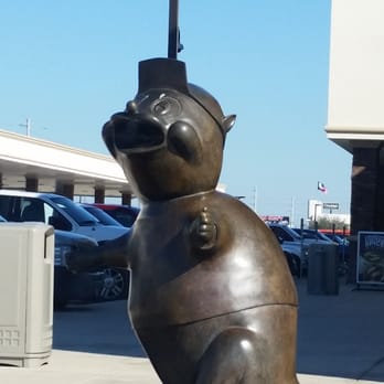 Buc-ee's - Buc-ees Statue - Gas Stations Near Me - Baytown, Texas