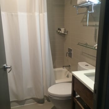 The Parc Hotel - Pleasant bathroom. - Hotels Near Me - Flushing, New York