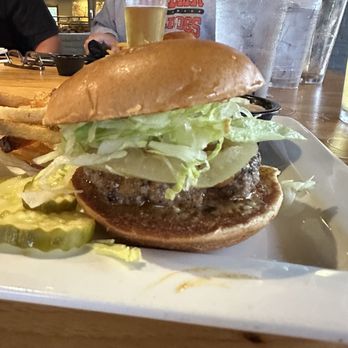 BRU Burger Bar - Lexington - Lexington Burger Week Southern Peach & Pimento Cheese - 6.1/10 - Burgers Near Me - Lexington, Kentucky