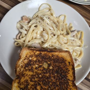 NORMS - Pasta with garlic bread - Diners Near Me - Van Nuys, California NORMS - Pasta with garlic bread - Diners Near Me - Van Nuys, California