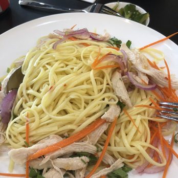 Yun Cuisine - Chilled noodles with natural chicken - Szechuan Near Me - Laredo, Texas