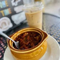 Black Dog Cafe - Vegan Chili and a Caramel Iced Latte