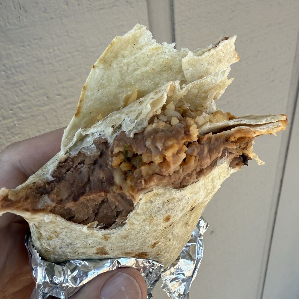 El Red Rooster Tacos - Food Trucks Near Me - Templeton, California