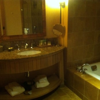 Suncadia Resort - Suncadia Resort Room - Bathroom - Resorts Near Me - Cle Elum, Washington