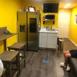 Love this cute waiting room! Love this cute waiting room!