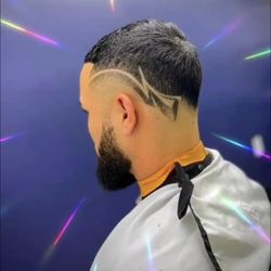 Headmasters Barber Shop & Salon - Skin fade and design