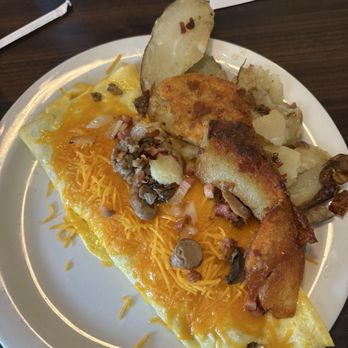 Carriage Inn Restaurant - Western Omelet - Breakfast & Brunch Near Me - Enon, Ohio