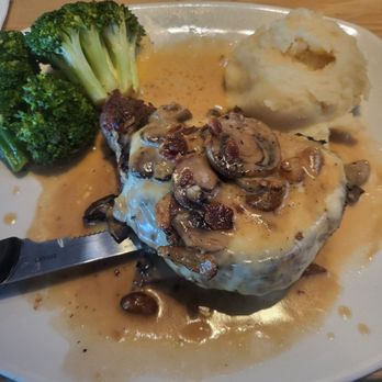 Bonefish Grill - Fontina chop with mash potatoes and broccoli - Seafood Near Me - Macon, Georgia Bonefish Grill - Fontina chop with mash potatoes and broccoli - Seafood Near Me - Macon, Georgia