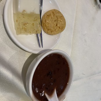 Grand Crystal Seafood Restaurant - Red bean soup, jelly, cookie - Dim Sum Near Me - Burnaby, British Columbia Grand Crystal Seafood Restaurant - Red bean soup, jelly, cookie - Dim Sum Near Me - Burnaby, British Columbia