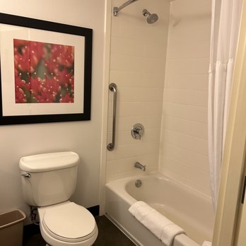 Hilton Garden Inn Gilroy - Bathroom - Hotels Near Me - Gilroy, California Hilton Garden Inn Gilroy - Bathroom - Hotels Near Me - Gilroy, California