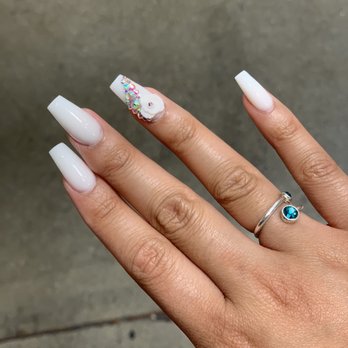 Hollywood Nails - Nail Salons Near Me - Pleasant Hill, California
