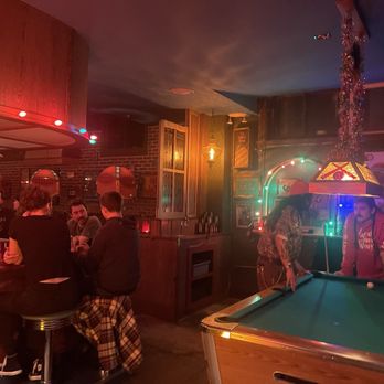 LaVerne's - Pool table - Bars Near Me - Portland, Oregon