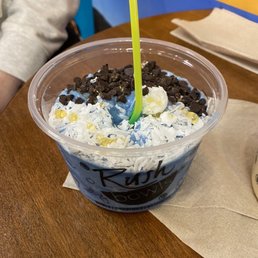 High Tide Bowl: coconut, pineapple, peach, blue berries