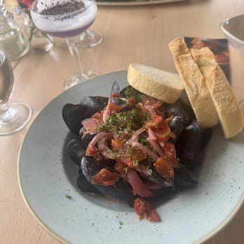 Cable Wharf - 1 lb of mussels - Seafood Near Me - Halifax, Nova Scotia Cable Wharf - 1 lb of mussels - Seafood Near Me - Halifax, Nova Scotia