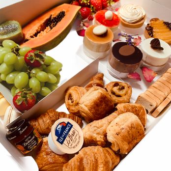 French Delice Collections - French Delice Signature Gift Box (Large) - Desserts Near Me - Fort Lauderdale, Florida French Delice Collections - French Delice Signature Gift Box (Large) - Desserts Near Me - Fort Lauderdale, Florida