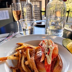 Four Dogs Tavern - Lobster Roll, Rosé Prosecco