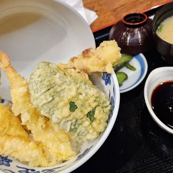 Ringer Hut - Tempura Donburi - Salad Near Me - Honolulu, Hawaii