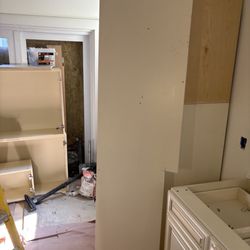 Amazing Home Floors - Incomplete cabinet delivery.