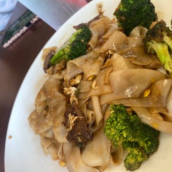 Pad Thai Classic - Beef 94. Pad See Ew - Thai Near Me - Long Beach, California