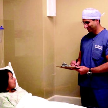 La Peer Health Systems - One of our gastroenterologists, Dr. Tabib, talking to a patient. - Medical Centers Near Me - Beverly Hills, California La Peer Health Systems - One of our gastroenterologists, Dr. Tabib, talking to a patient. - Medical Centers Near Me - Beverly Hills, California