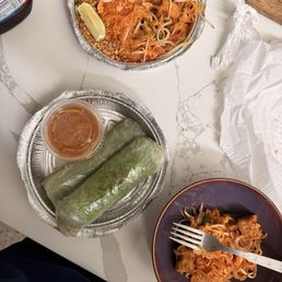 Pad Thai, spring rolls