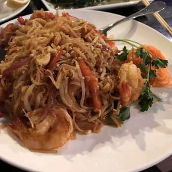 Ye's Asian Bistro - Shrimp pad Thai - Vietnamese Near Me - Warren, New Jersey Ye's Asian Bistro - Shrimp pad Thai - Vietnamese Near Me - Warren, New Jersey