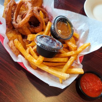 Evan's Roadhouse Restaurant & Pub - Combo Appetizer Platter with 4 items.  8/9/2024 - American Near Me - Drums, Pennsylvania