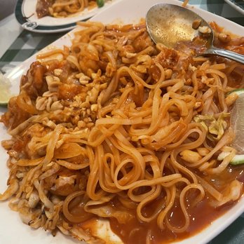Wonderful Bistro - Chicken Pad Thai - Chinese Near Me - Pueblo, Colorado Wonderful Bistro - Chicken Pad Thai - Chinese Near Me - Pueblo, Colorado